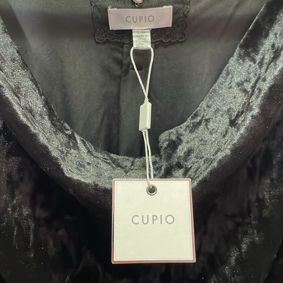 Cupid Crushed Velvet Top - Picture 3 of 3